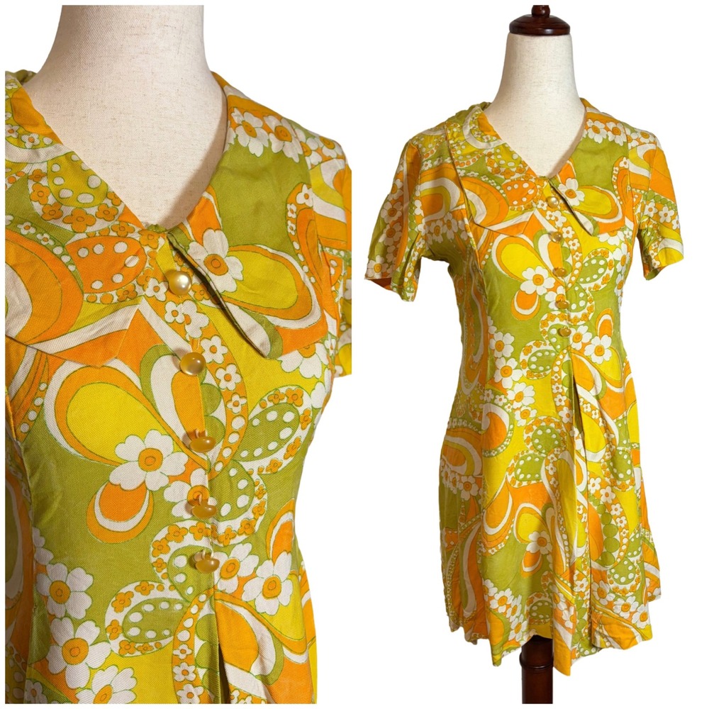 Vintage Late 60s/Early 70 Psychedelic Flower Power Collared Mini Dress